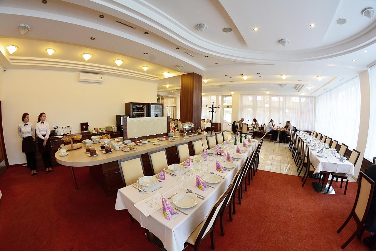 Alexandra Sport Hotel Púchov Extérieur photo