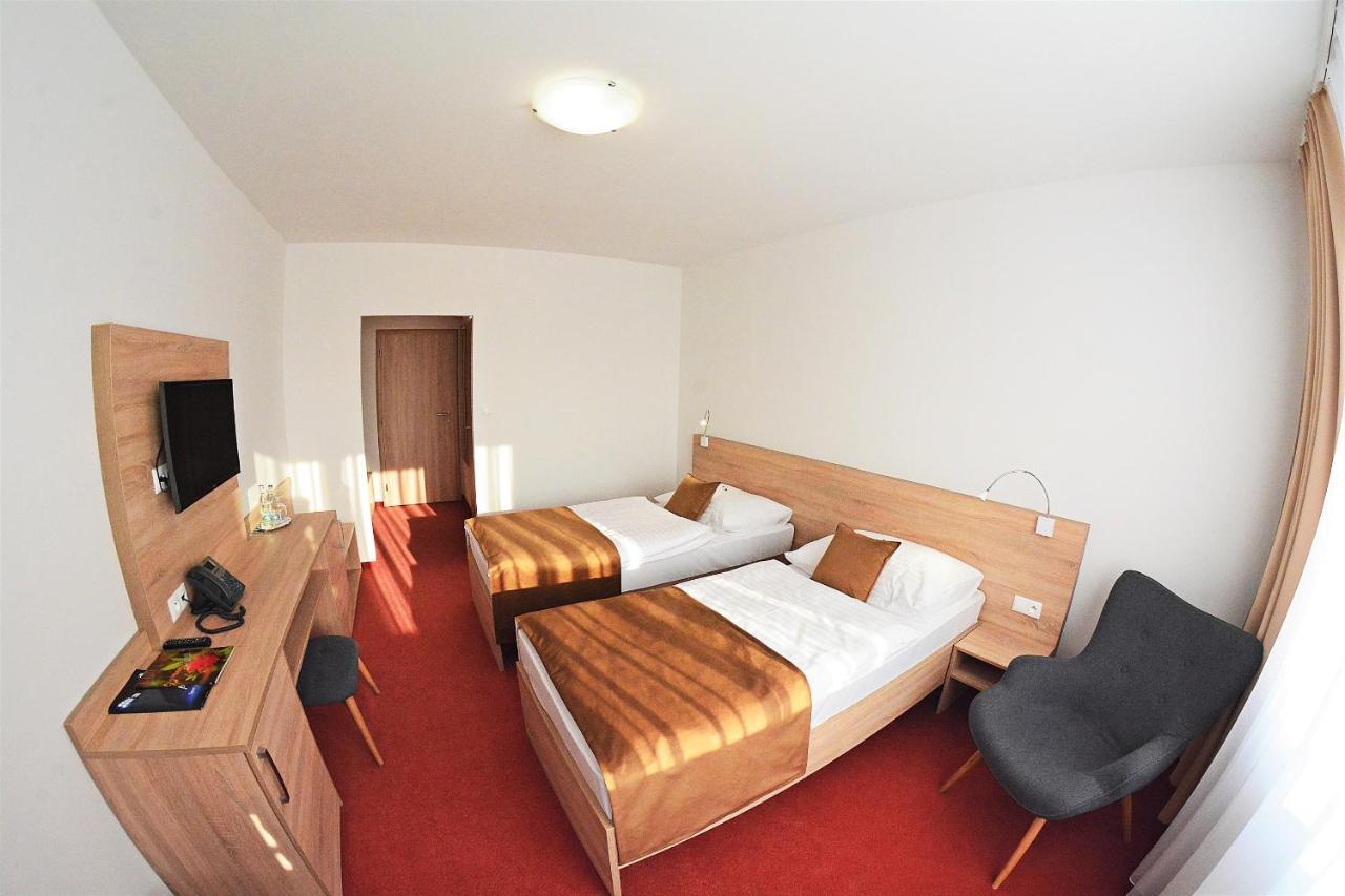 Alexandra Sport Hotel Púchov Extérieur photo